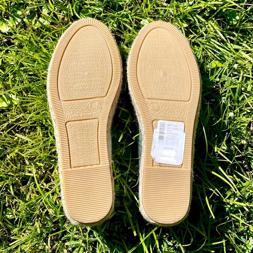 Valentino Silver Espadrille Shoe Size 9 Gold Logo Platform Jessica Closed Toe - Picture 12 of 17